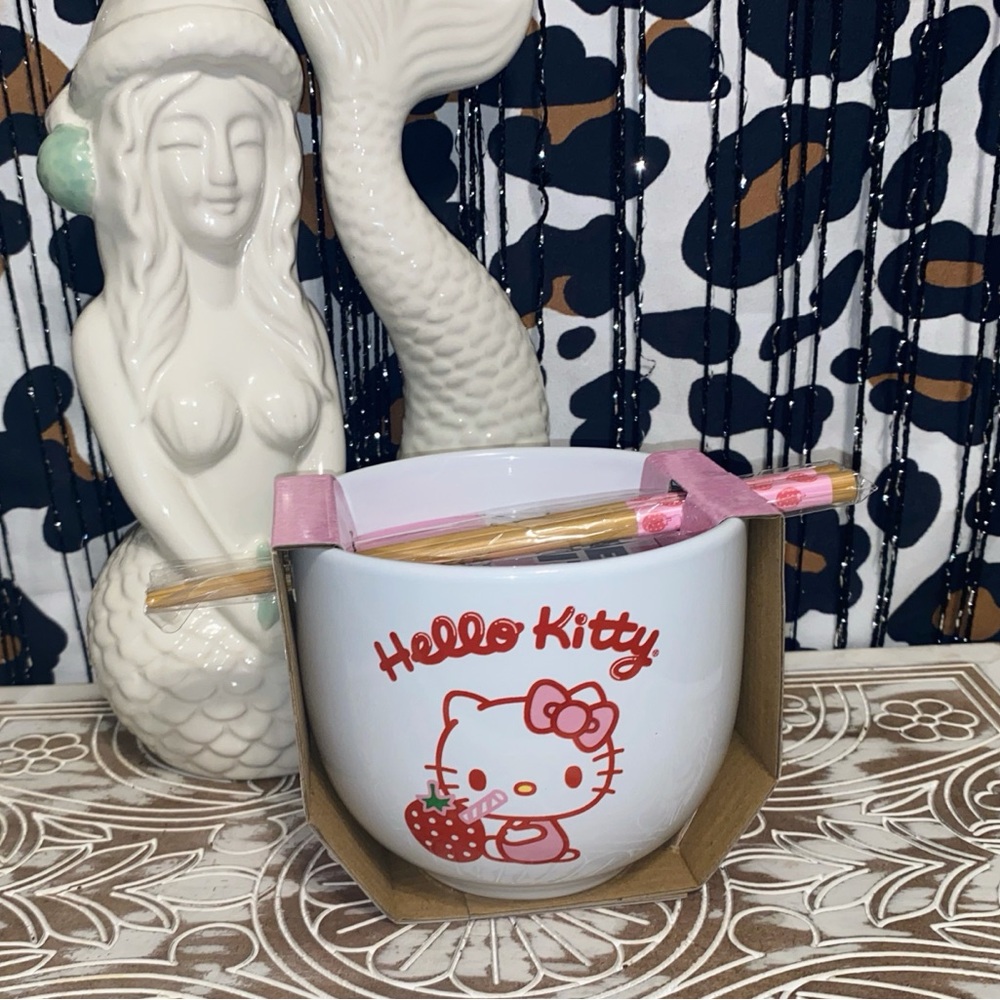 SALE! HELLO KITTY BY SANRIO CERAMIC BOWL & CHOPSTICKS